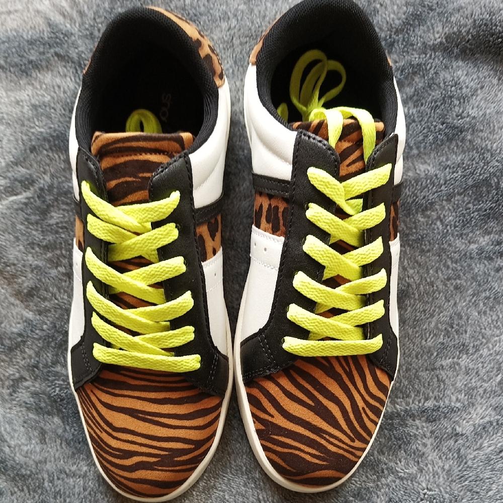 Shoe Dazzle Black and Tan Animal Print Sneakers
